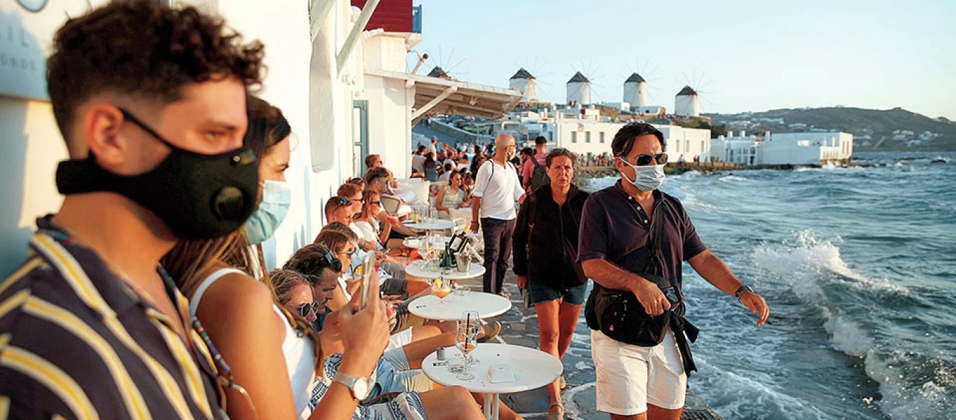 Καθηγητής Τζανάκης: «Να προσέξουν όσοι επιστρέφουν από διακοπές - Τον Σεπτέμβρη δεν αποκλείεται να δούμε αποκλιμάκωση»